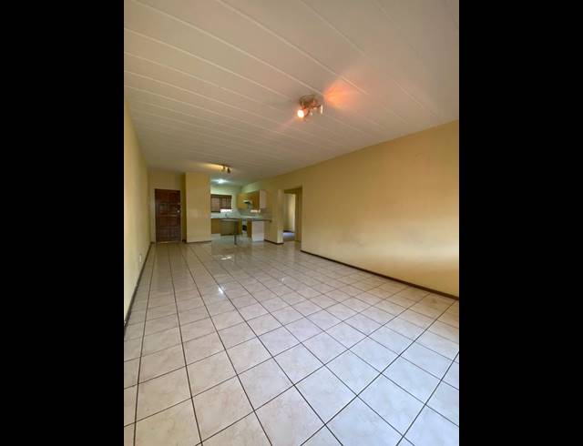 2 BEDROOM TOWNHOUSE FOR SALE IN VORNA VALLEY